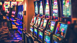 jdbkx slot APP ဒေါင်းလုဒ် မြန်မာဖုန်းဖြင့် Slots ကစားနေသောမြင်ကွင်း